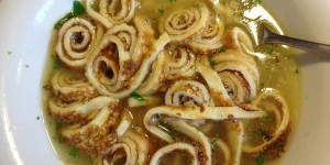 Beitragsbild des Blogbeitrags Herbstzeit ist Suppenzeit – heute Frittatensuppe