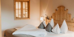 Beitragsbild des Blogbeitrags Hotel Review: Naturhotel Forsthofgut 