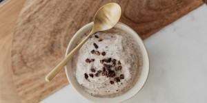 Beitragsbild des Blogbeitrags Vegane Stracciatella Eiscreme