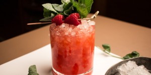 Beitragsbild des Blogbeitrags Cocktail Rezept: Raspberry Rum Smash