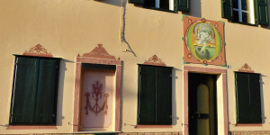 Beitragsbild des Blogbeitrags Aiello del Friuli – das Dorf der Sonnenuhren