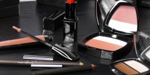 Beitragsbild des Blogbeitrags {Review} Hochwertig & Edel - Dekorative Kosmetik von Reviderm