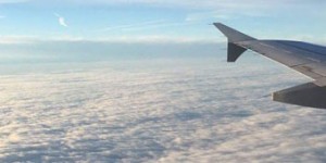 Beitragsbild des Blogbeitrags Tipps und Tricks – Wie du eine Langstreckenflug überlebst 