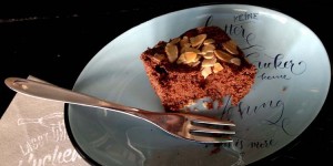 Beitragsbild des Blogbeitrags Himbeer Brownies mit Birkenzucker 