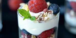 Beitragsbild des Blogbeitrags Crunchy Sommerdessert und Verival-Verlosung