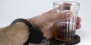 Beitragsbild des Blogbeitrags Alkoholismus – Glossar der Psychologie
