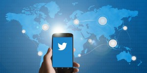 Beitragsbild des Blogbeitrags Twitter Collections & Lists For Your Social Wall A New Way to Curate Your Social Feed