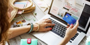 Beitragsbild des Blogbeitrags Social Commerce with Walls.io  How to Turn User-Generated Content into Sales 