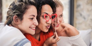 Beitragsbild des Blogbeitrags A Marketer’s Guide to User-Generated Content Boost Brand Awareness with High-Quality Content