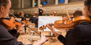 Beitragsbild des Blogbeitrags San Francisco Symphonys Live Hashtag Feed The world-famous orchestra uses a live hashtag feed to create an interactive experience