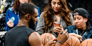 Beitragsbild des Blogbeitrags A social hub as part of the fan experience of famous NBA team  Dallas Mavericks Use Social Hub to Display Social Media Posts on Website and App 