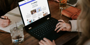 Beitragsbild des Blogbeitrags Social Media Feed on Website Examples Inspiring Social Media Feed Website Embed Examples in Different Industries