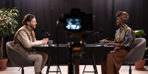 Beitragsbild des Blogbeitrags Physical Events, Virtual Events, Hybrid Events: Which Is Best? The Pros and Cons From In-Person, Virtual and Hybrid Events