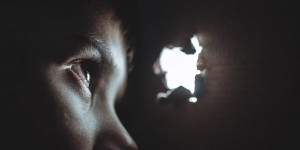Beitragsbild des Blogbeitrags Competitor Analysis: How to Spy on Facebook Ads from Your Business Rivals 