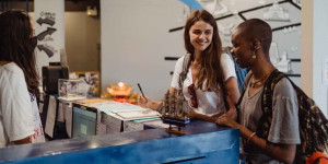 Beitragsbild des Blogbeitrags Mit Social Media für zufriedene Gäste sorgen: So geht Social Customer Service im Tourismus