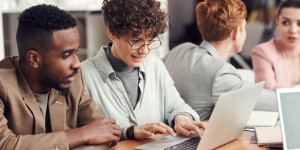 Beitragsbild des Blogbeitrags Wie ein Community Management Tool dein Social Media Marketing effizienter macht