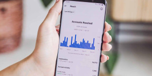 Beitragsbild des Blogbeitrags Social-Media-Analyse-Tools 2023 – wie sie funktionieren und welche die besten sind