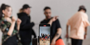 Beitragsbild des Blogbeitrags 8 Video-Ideen, mit denen du auf TikTok durchstartest