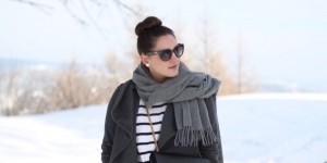 Beitragsbild des Blogbeitrags Outfit: Grauer Mantel, Sneaker & Schnee 