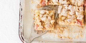 Beitragsbild des Blogbeitrags Rhabarber Streuselkuchen