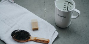 Beitragsbild des Blogbeitrags Natürliche Haarwäsche: Haare waschen mit Seife 