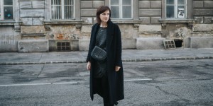 Beitragsbild des Blogbeitrags OUTFIT: Alte Kleider tragen – bis sie auseinander fallen