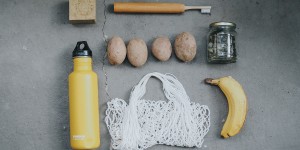 Beitragsbild des Blogbeitrags 4 Konzepte für weniger Einwegplastik im Alltag