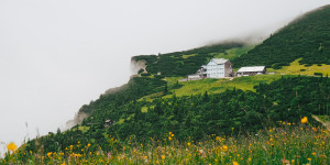 Beitragsbild des Blogbeitrags 5 Wanderungen in den Wiener Alpen mit Öffi-Anbindung 