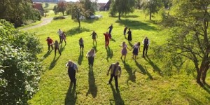 Beitragsbild des Blogbeitrags „Village People IV“ – Jetzt mit noch mehr Biss