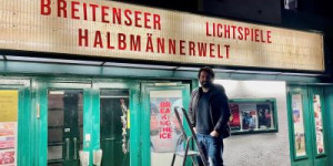 Beitragsbild des Blogbeitrags „Halbmännerwelt“ in den Breitenseer Lichtspielen