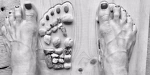 Beitragsbild des Blogbeitrags Pine & Stone, self administered Foot Reflexology for Home and Spa
