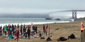 Beitragsbild des Blogbeitrags Sunday Ritual Beach Yoga with Outdoor Yoga San Francisco 