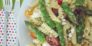 Beitragsbild des Blogbeitrags Lauwarmer Spargelsalat: Frühling auf dem Teller!