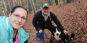 Beitragsbild des Blogbeitrags Herbstgrüsse von Sancho, da raschelt das Laub.