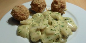 Beitragsbild des Blogbeitrags Pikante Topfenknödel mit Kohlrabigemüse 