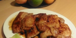Beitragsbild des Blogbeitrags Schweinskotelett auf Pomelo-Kräutersalat 