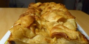 Beitragsbild des Blogbeitrags Apfelschichtkuchen mit Honig und Mohn