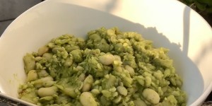 Beitragsbild des Blogbeitrags [Genuss in rot-weiß-rot] Bärlauchbohnen 