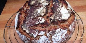 Beitragsbild des Blogbeitrags Superknusper-Sauerteigbrot ohne Germ