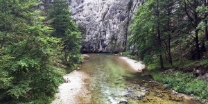 Beitragsbild des Blogbeitrags Wanderung entlang des Wiener Wasserleitungswegs 