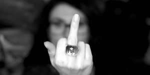Beitragsbild des Blogbeitrags AUFGEDECKT – So werden Blogger mit gefakten Votings verarscht!