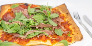 Beitragsbild des Blogbeitrags Prosciutto Pizza von Kochabo.at 