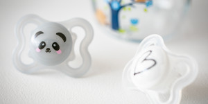 Beitragsbild des Blogbeitrags MAM – Schnuller, Fläschchen und Co. aus Wien