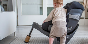 Beitragsbild des Blogbeitrags Der richtige Auto Kindersitz & Tipps zur Fahrsicherheit mit Baby