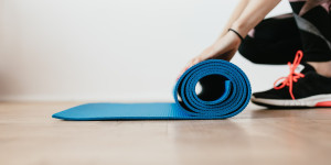 Beitragsbild des Blogbeitrags Übungen zur Rückbildung – Beckenbodentraining leicht gemacht