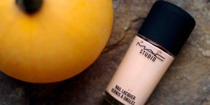 Beitragsbild des Blogbeitrags MAC NAIL POLISH {TO DYE FOR} AND HAPPY HALLOWEEN