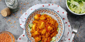 Beitragsbild des Blogbeitrags ERDÄPFELCURRY MIT ROTEN LINSEN