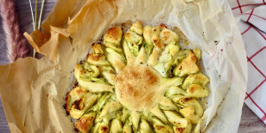 Beitragsbild des Blogbeitrags PESTOSONNE MIT MOZZARELLA UND BASILIKUM