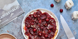 Beitragsbild des Blogbeitrags ROTE BEETE-KIRSCH TARTE  