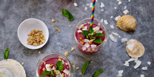 Beitragsbild des Blogbeitrags BEEREN-ERDNUSSBUTTER-SHAKE